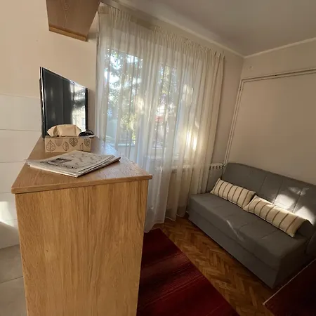 One Bedroom In A Quiet Neighborhood Apartment